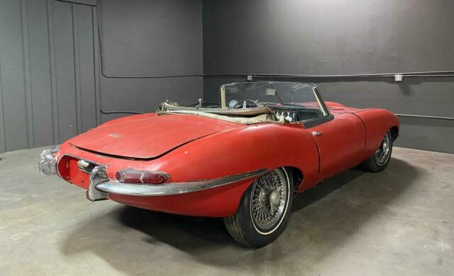 Jaguar E-Type 1962 image number 14