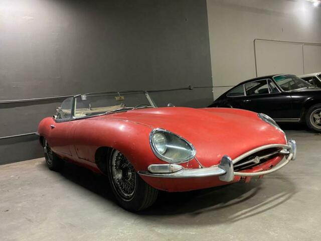 Jaguar E-Type 1962 image number 2