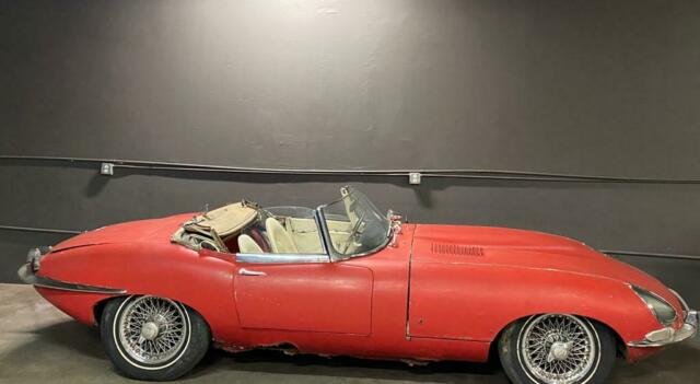 Jaguar E-Type 1962 image number 29