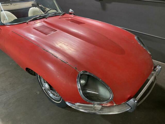 Jaguar E-Type 1962 image number 30