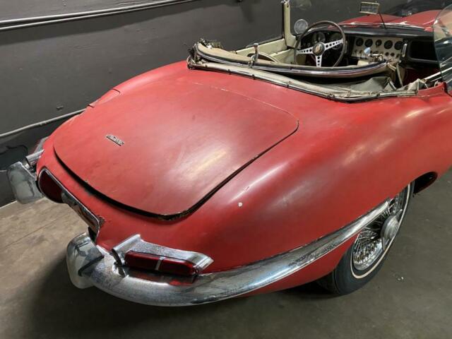 Jaguar E-Type 1962 image number 32