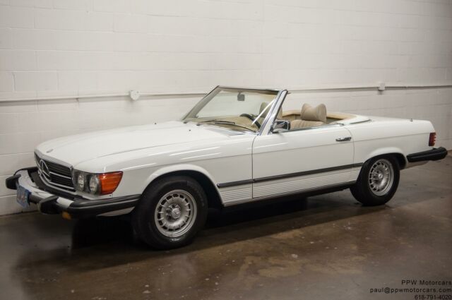 Mercedes-Benz SL-Class 1975 image number 1