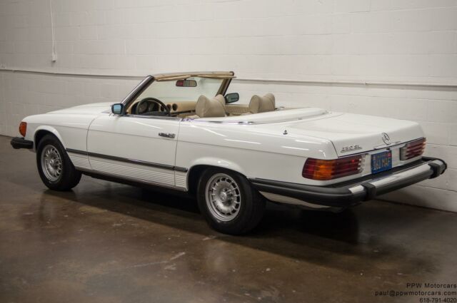 Mercedes-Benz SL-Class 1975 image number 14