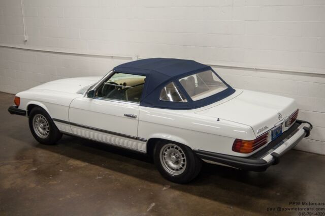 Mercedes-Benz SL-Class 1975 image number 23