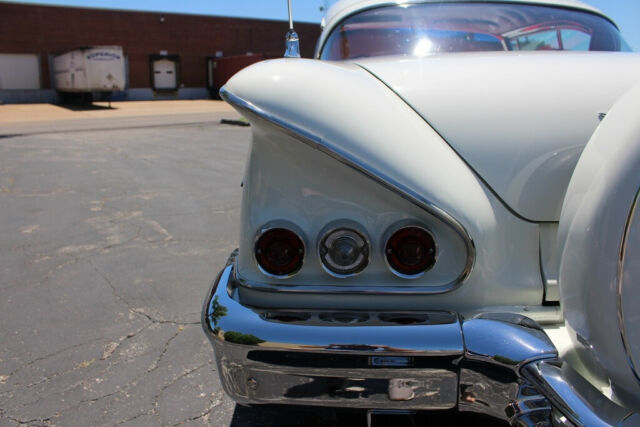 Chevrolet Impala 1958 image number 35