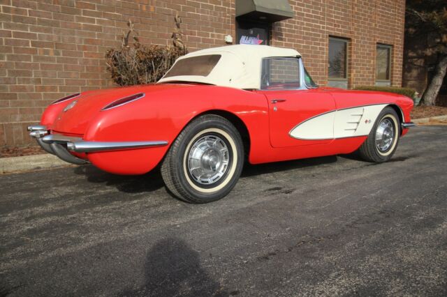 Chevrolet Corvette 1960 image number 29