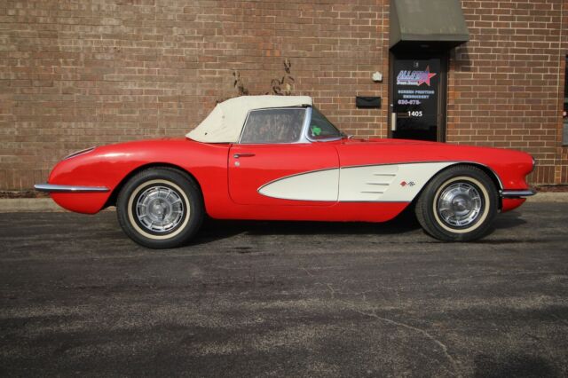 Chevrolet Corvette 1960 image number 30