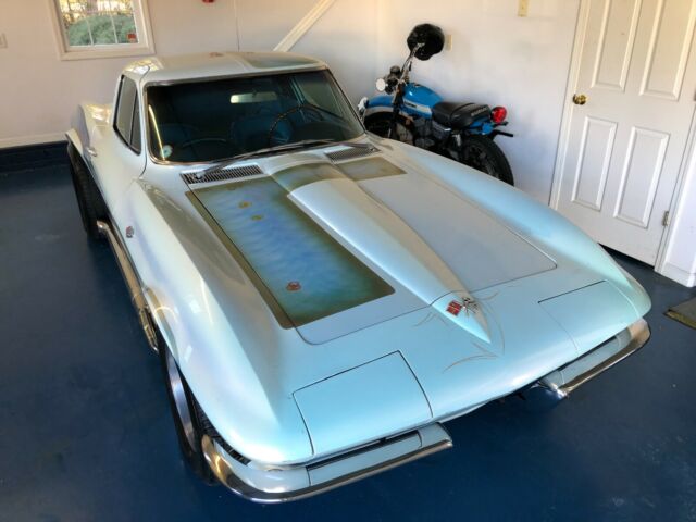 Chevrolet Corvette 1965 image number 32