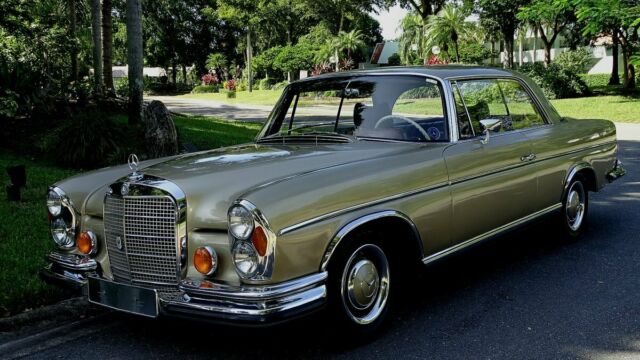 Mercedes-Benz S-Class 1967 image number 1