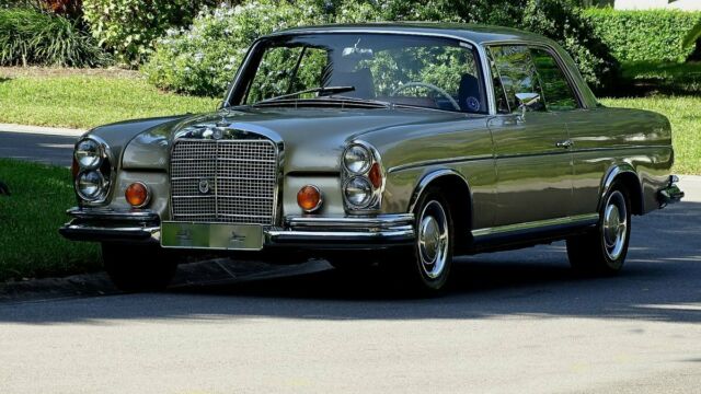 Mercedes-Benz S-Class 1967 image number 10