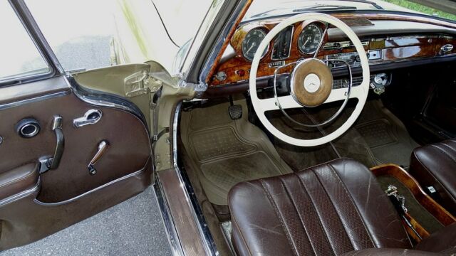 Mercedes-Benz S-Class 1967 image number 13