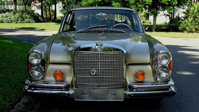 Mercedes-Benz S-Class 1967 image number 33