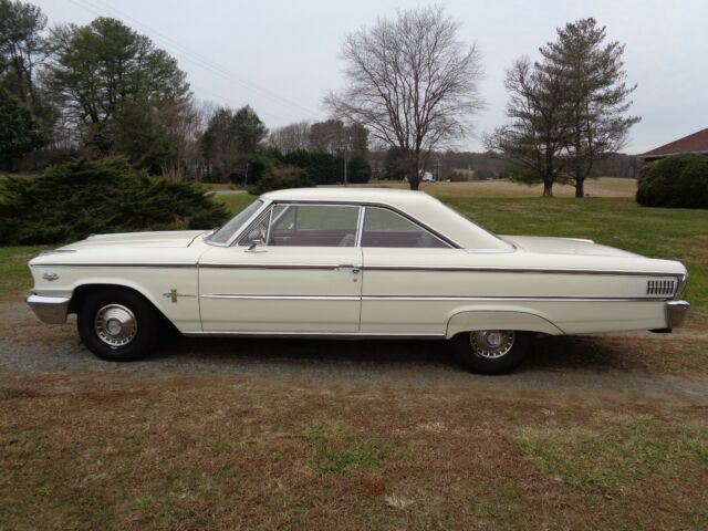 Ford Galaxie 1963 image number 10