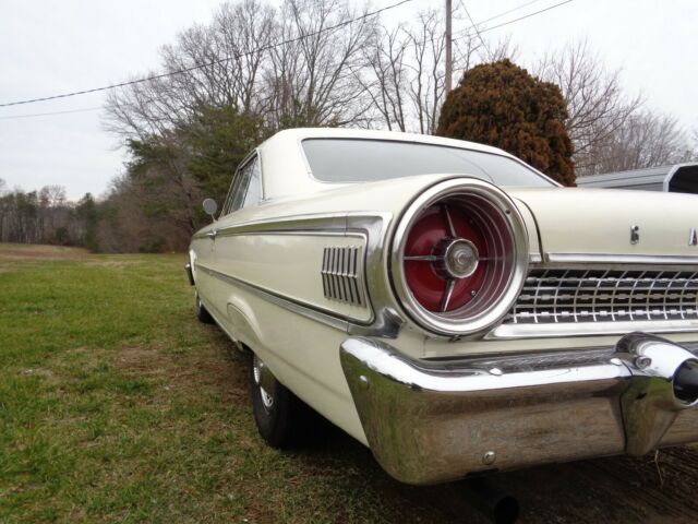 Ford Galaxie 1963 image number 2