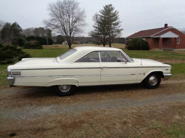 Ford Galaxie 1963 image number 22