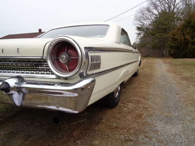 Ford Galaxie 1963 image number 27