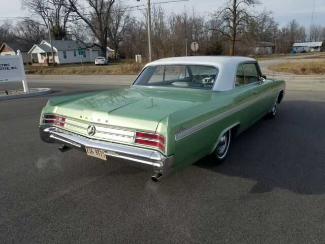 Buick LeSabre 1964 image number 24