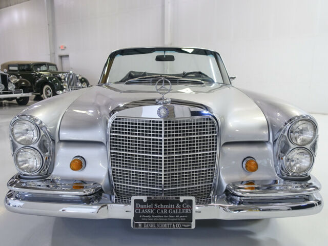 Mercedes-Benz 200-Series 1969 image number 13