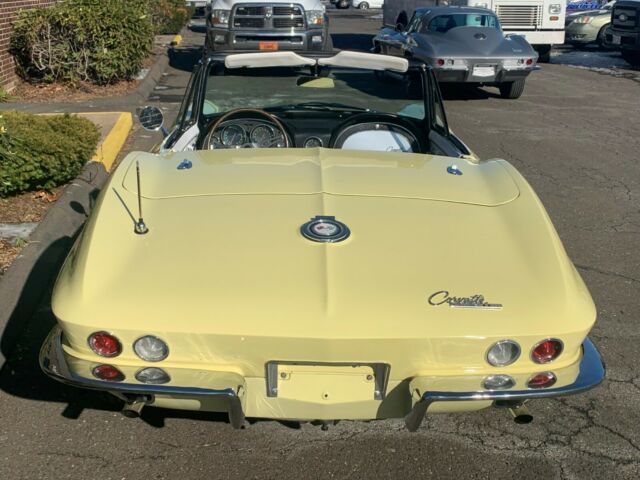 Chevrolet Corvette 1965 image number 19