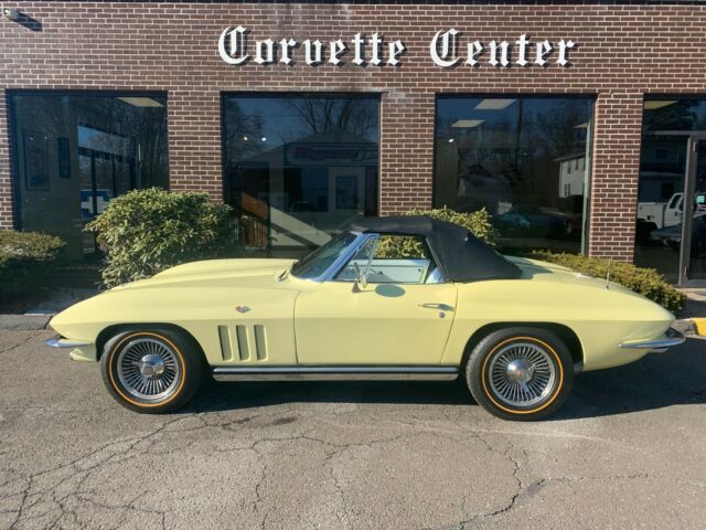 Chevrolet Corvette 1965 image number 21