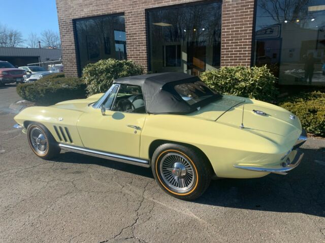 Chevrolet Corvette 1965 image number 22