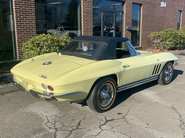 Chevrolet Corvette 1965 image number 23