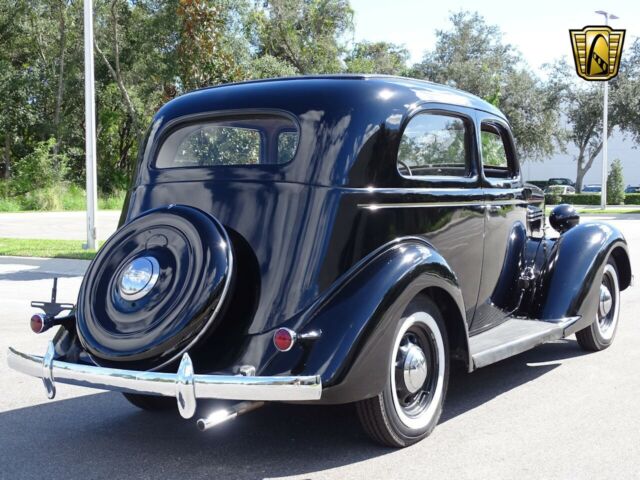 Plymouth Sedan 1935 image number 18