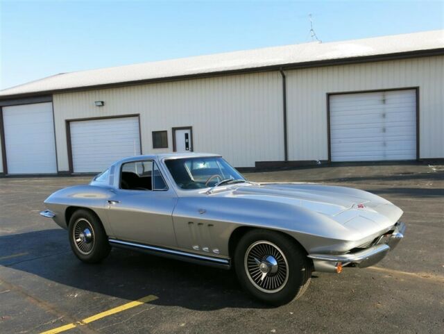 Chevrolet Corvette Coupe, 1965 image number 13