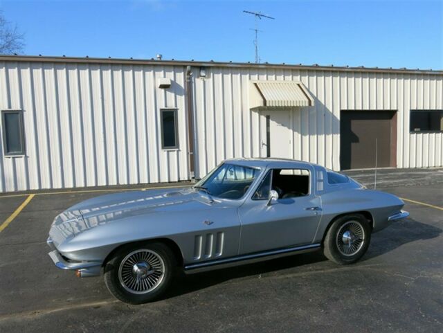 Chevrolet Corvette Coupe, 1965 image number 2