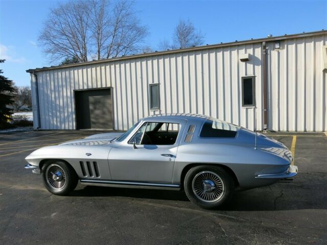 Chevrolet Corvette Coupe, 1965 image number 28