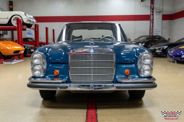 Mercedes-Benz 200-Series 1969 image number 31