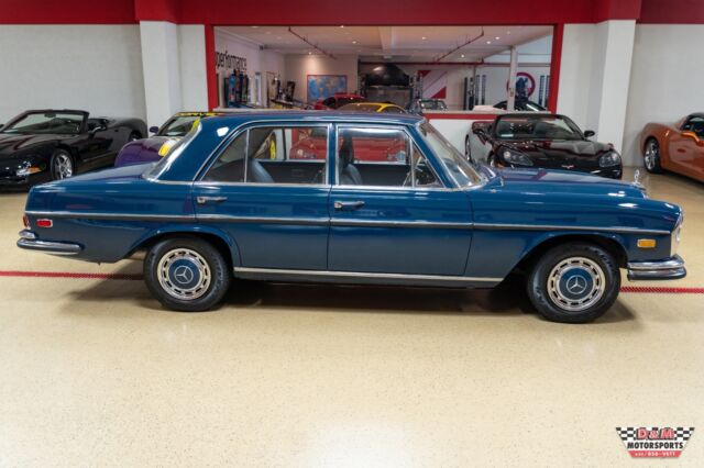 Mercedes-Benz 200-Series 1969 image number 5