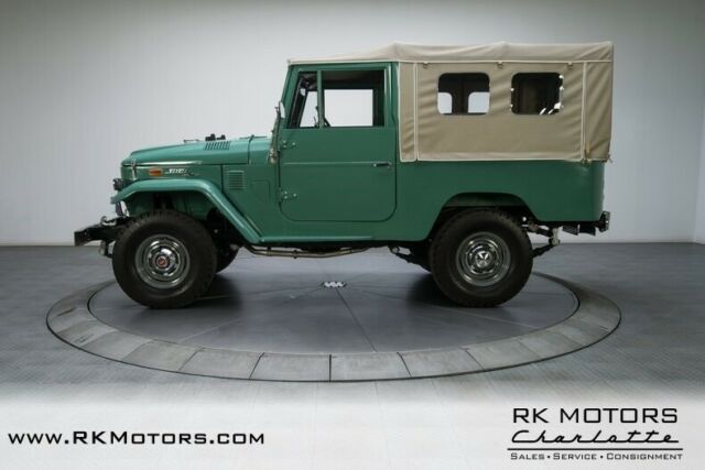 Toyota Land Cruiser 1972 image number 35