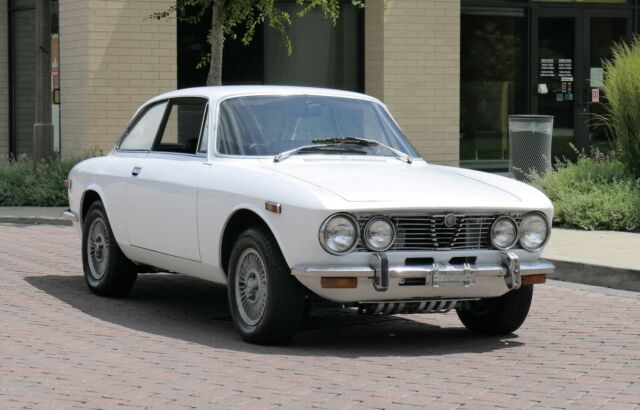 Alfa Romeo GTV 1974 image number 0