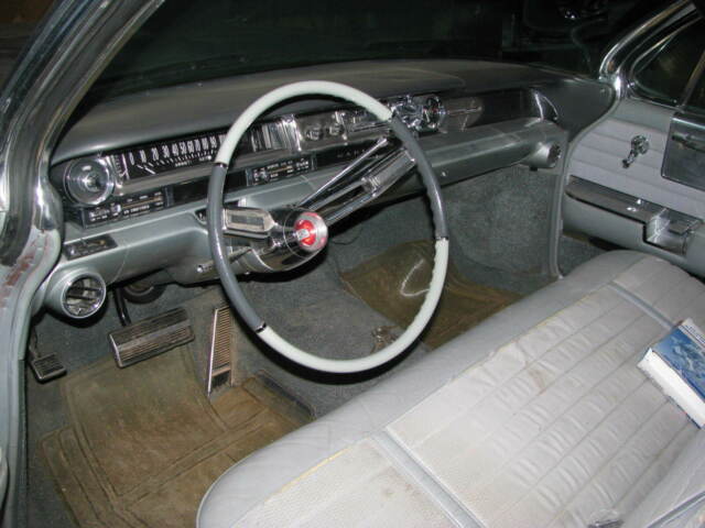 Cadillac DeVille 1961 image number 15