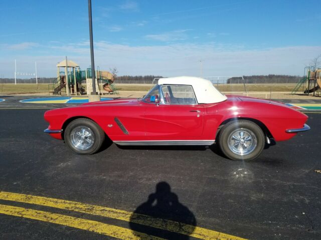 Chevrolet Corvette 1962 image number 27