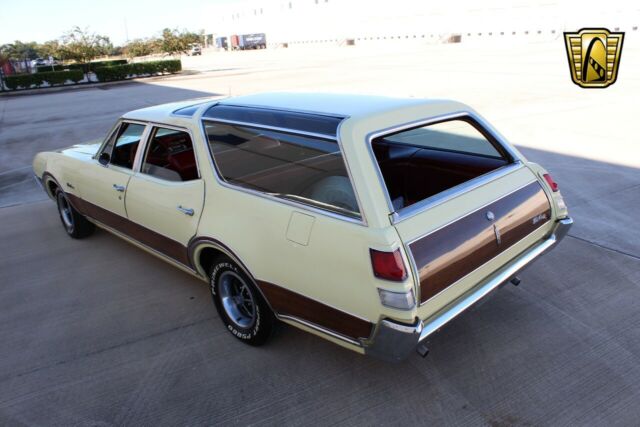 Oldsmobile Vista Cruiser 1969 image number 8