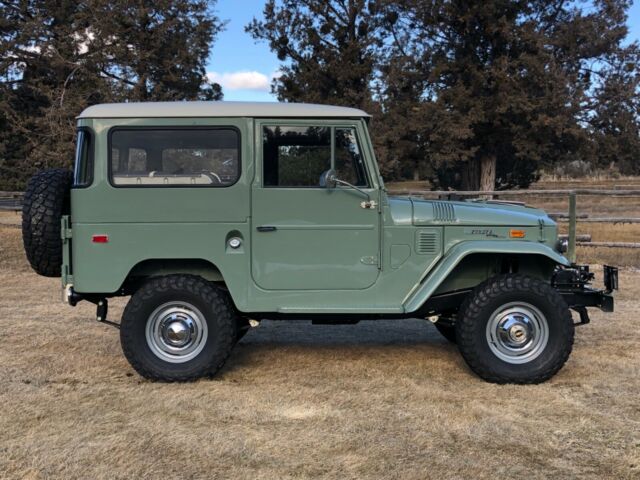 Toyota Land Cruiser 1970 image number 28