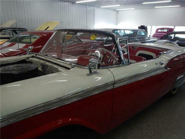 FORD FAIRLANE 500 SKYLINER 1959 image number 33