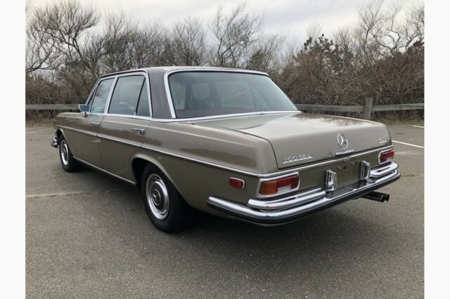 Mercedes-Benz 300-Series 1971 image number 32