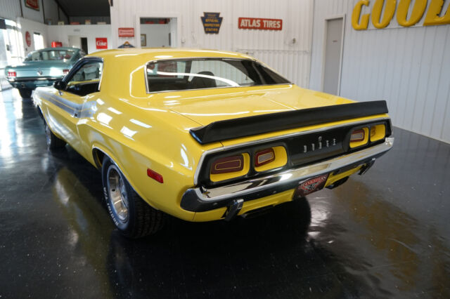 Dodge Challenger 1972 image number 16