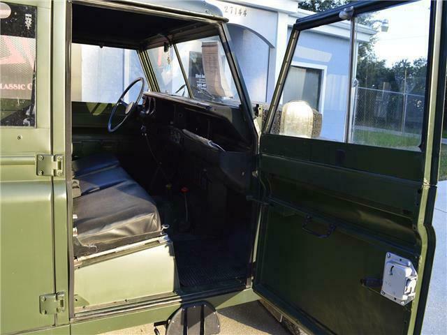 Land Rover Defender 109 1973 image number 42