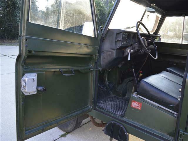 Land Rover Defender 109 1973 image number 9