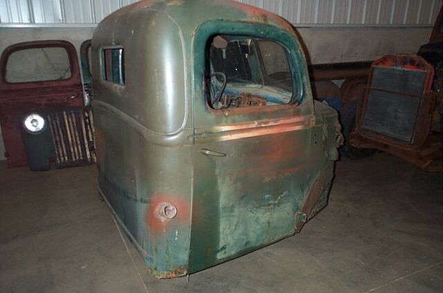 Ford F-100 1946 image number 0