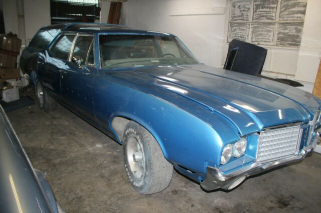 Oldsmobile Custom Cruiser 1972 image number 27