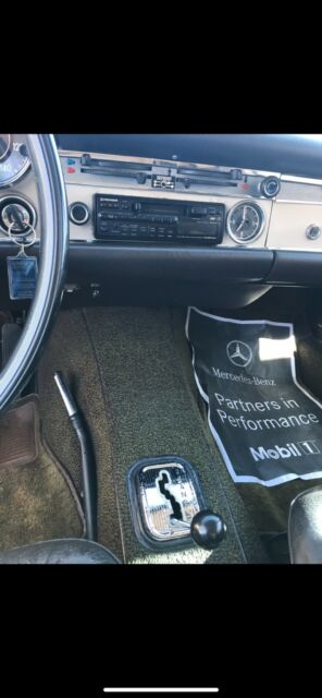 Mercedes-Benz SL-Class 1970 image number 42