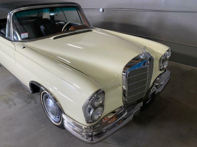 Mercedes-Benz 200-Series 1965 image number 22