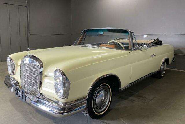 Mercedes-Benz 200-Series 1965 image number 24