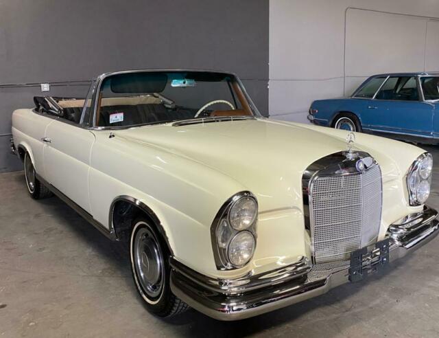 Mercedes-Benz 200-Series 1965 image number 25