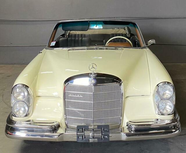 Mercedes-Benz 200-Series 1965 image number 26